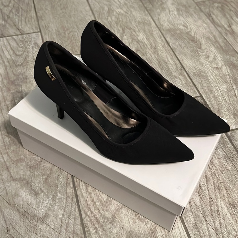 CALVIN KLEIN BLACK PUMP NITZA 8.5MEDIUM